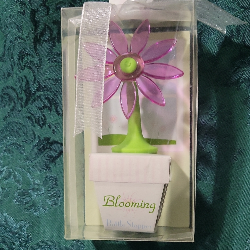 FREE W/$10+ Order. Kate Aspen Blooming Bottle Stopper - Purple and Green.NIP